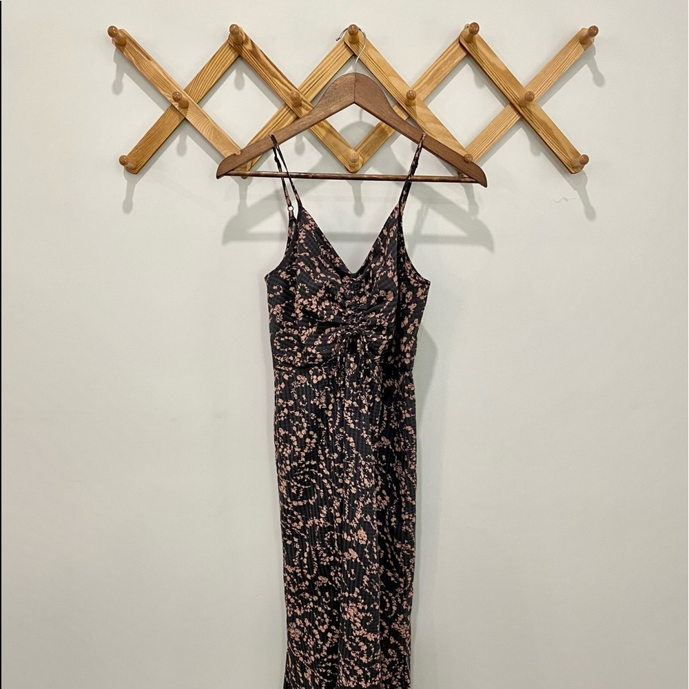 Slim midi dress, adjustable straps, open cut on upper torso.